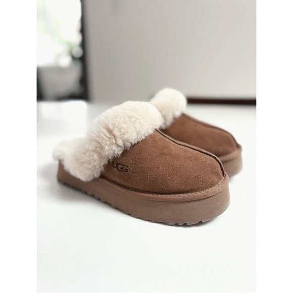 UGG Disquette Boots/Slippers - Picture 1 of 8